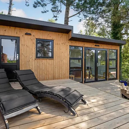 In With 3 Bedrooms & Wifi *
